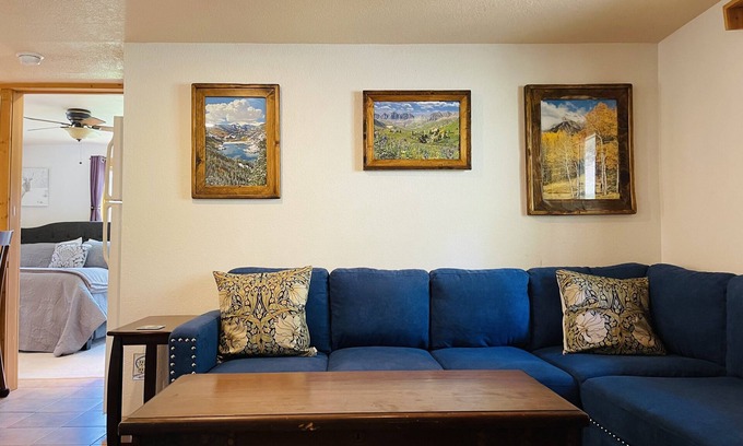 Lake City Apartment | Gowdy Suite: King Bed, Hot Tub & Pet-Friendly Retreat