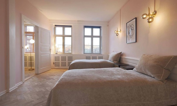 Copenhagen City Centre Apartment | Discover Gråbrødretorv: 3 Bedrooms with Breakfast & Kitchen