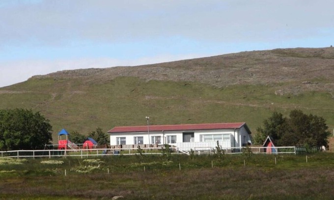 Reykholt House | Grímsstaðir Guesthouse - Family-Friendly & Pet Welcoming