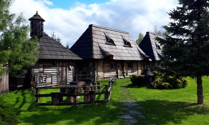 Checiny Resort | Pet-Friendly Getaway at Gród Pędzików – Rated 10/10!