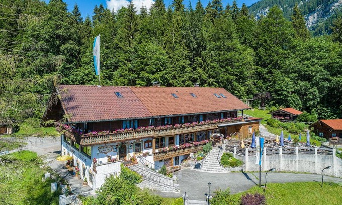Ettal Apartment | Discover Gröbl-Alm Haus zur schönen Aussicht - Pet Friendly Stay