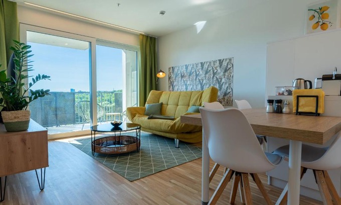 Favoriten Apartment | Serene Retreat at Grüne Oase with Family-Friendly Amenities