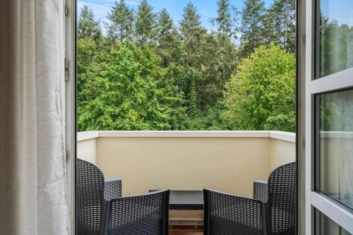 Dueren Apartment | Green Living Retreat in Düren for Family-Friendly Comfort