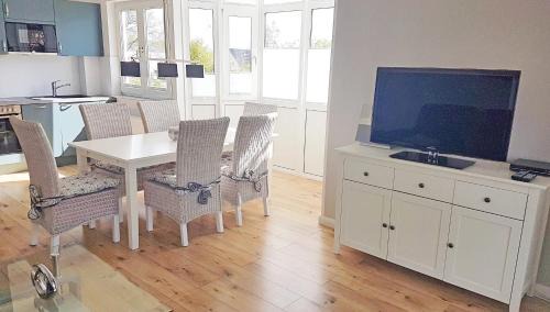 Groemitz Apartment | Grüntal Residenz I Whg 3: Family-Friendly Retreat