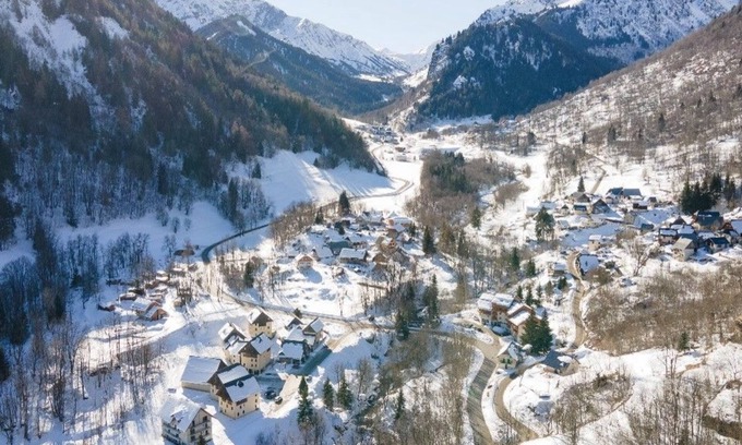 Saint-Colomban-des-Villards Condo | Grand Apartment: Relaxing Stay Near Ski Lifts and Spa