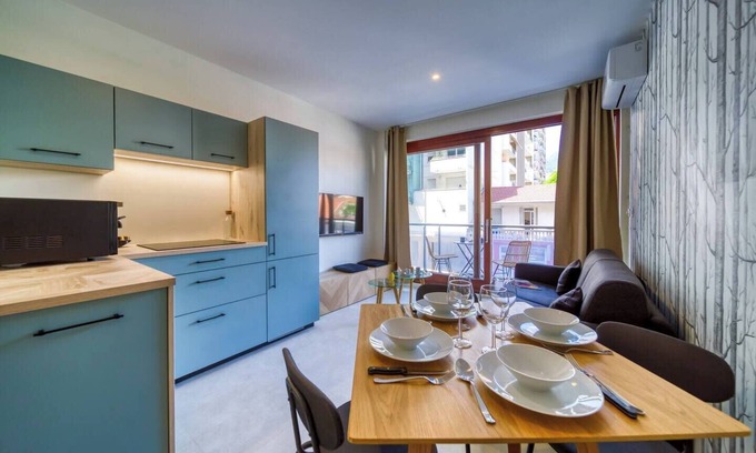Quartier Exposition-Bajatiere Apartment | Discover GR Le Joli Mallifaud: Air-Conditioned Comfort