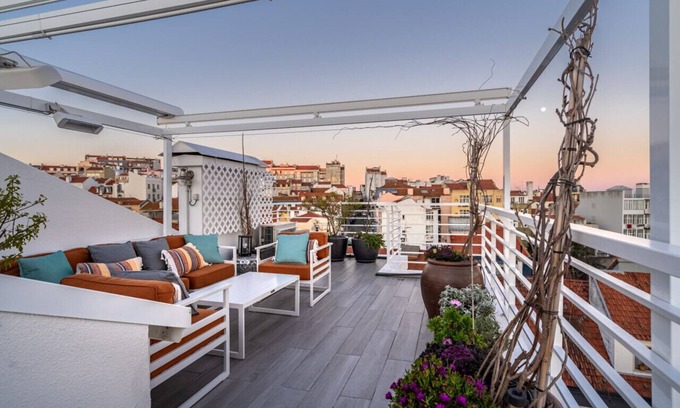 Alfama Apartment | Graça Gem: T1 Oasis with Inviting Terrace & Spa Access