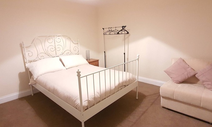 Ashford Apartment | Top-Rated Grace Apartments - Perfect for Family Getaways