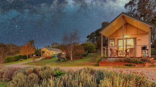 Uralla House | Grace Cottages: 4-Star Retreat with Hot Tub & Fireplaces