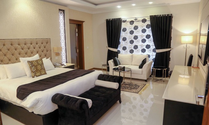 F-7 Sector House | Grace Guest House: 4-Star Family-Friendly Getaway