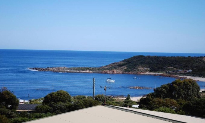 Gracetown House | Grace Hill - Breathtaking Views in Gracetown Awaits You
