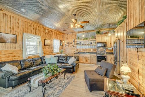 Rucker House | Cozy Grace Place Clark House: Hot Tub & Pool Access!