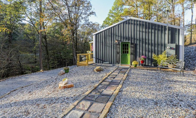 Benton Cottage | Grace Point Cottage: Family-Friendly Retreat with Pool & Kitchen