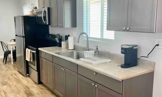 Lancaster House | Grace Ranch Unit 2: Relaxing Getaway with Spa & Kitchen