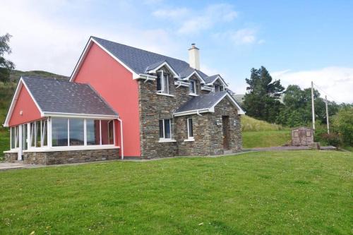 Sneem House | Experience Grace's Landing: 4-Star Pet-Friendly Escape