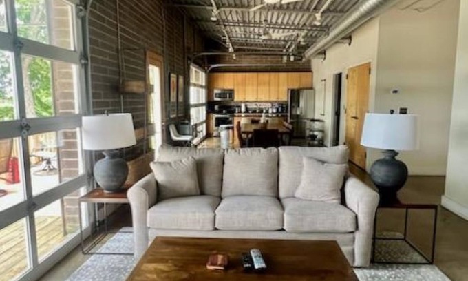 Cullman House | Grace's Retreat: Family-Friendly Escape with Lake Views