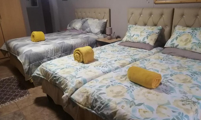 La Mercy House | Grace's Sanctuary: Pet-Friendly Haven with Ocean Views