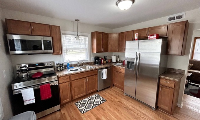 Racine House | Graceland: Guest Rated 10/10, Family-Friendly Amenities