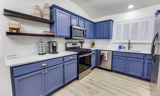 Cedar Park House | Gracie's Getaway-Newly Renovated with Pool Access!