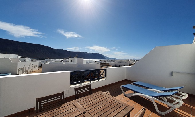 Caleta de Sebo Apartment | Ocean View Graciosamar Apartment 5 in La Graciosa