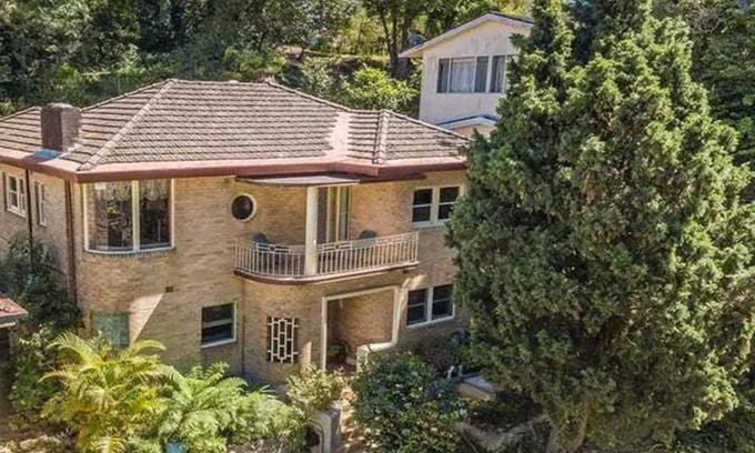 Gosford House | Elegant 1930s Art Deco House with Guest Rated 8.8/10