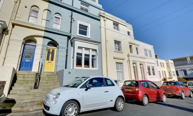 St Leonards-On-Sea House | Grade II listed three storey town house enjoying sea views from all floors