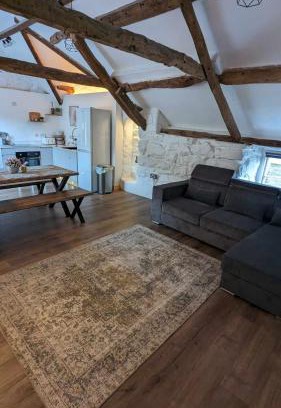 Bronaber House | Grade II Lodge House: Family & Pet-Friendly Retreat