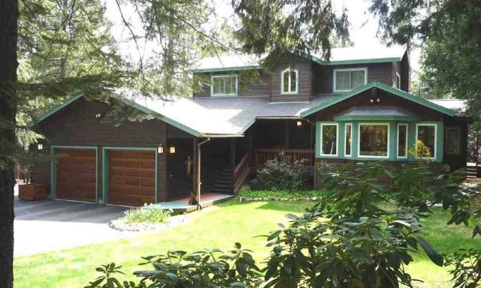 Graeagle House | Idyllic Graeagle Home on Frazier Creek with Great Decks