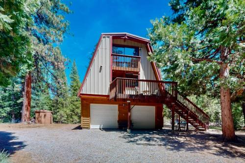 Blairsden-Graeagle House | Discover Graeagle Retreat: Family & Pet Friendly Escape