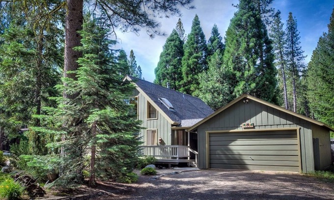 Graeagle House | Graeagle’s Hidden Gem: Family-Friendly Retreat with Pool