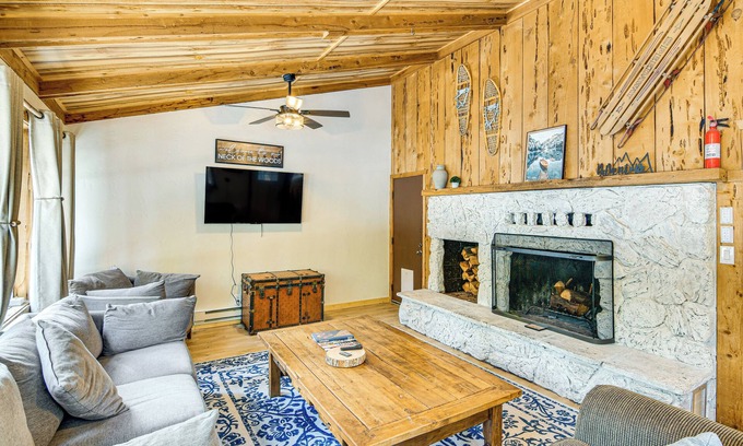 Graeagle Cabin | Inviting Graeagle Cabin with Game Room & Relaxing Spa