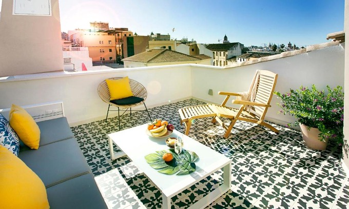 San Felipe Neri Apartment | Explore Graffiti Suites Málaga: 4-Star Stay with Breakfast