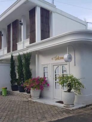 Banjarbaru Villa | GRAHA PUTIH - Guest House