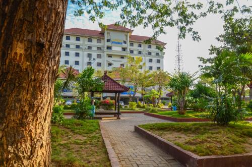 Surabaya Hotel | Discover Graha Widya Bhakti with Breakfast & Dining Options