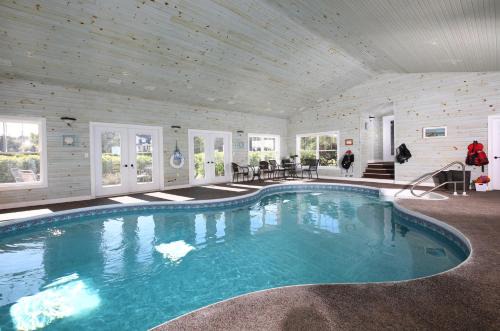 Cavendish House | Graham Inn: Oceanfront Escape with Private Pools & Hot Tub