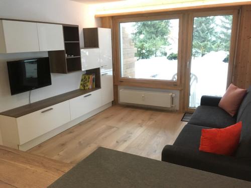 Verbier Apartment | Cozy Grain d'Or Studio 007 with Breakfast & Hot Tub