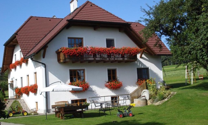 Niederwaldkirchen Apartment | Oceanfront Grainmeisterhof: Guest Rated 9.6/10
