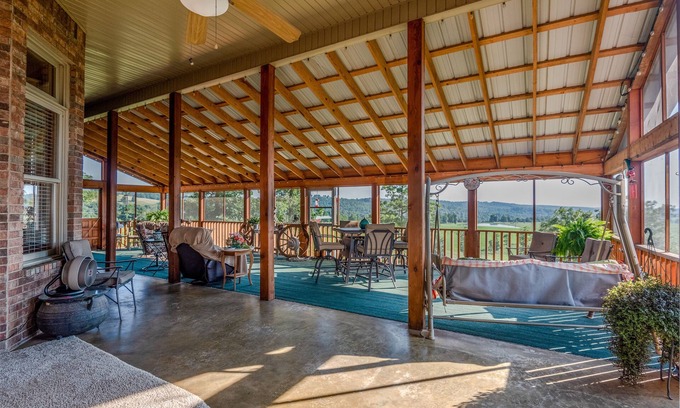 Compton House | Experience Gramakk's Sunset Retreat: Unforgettable Views Await