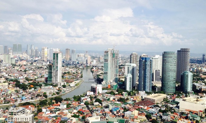 Downtown Apartment | Scenic Gramercy Residences with River View and Pool