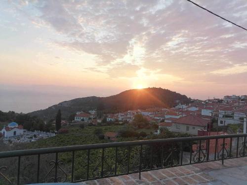 Vourliotes House | Discover Relaxation at Grammatikis House with Ocean Views