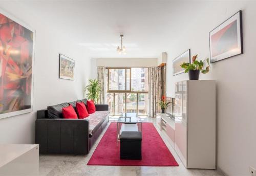 La Malagueta Apartment | Elegant Gran Confort Muelle Uno: 4-Star & Family-Friendly