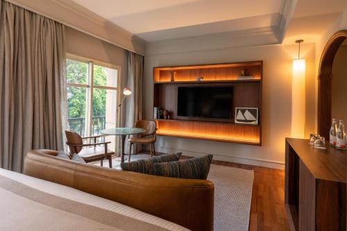 Brooklin Novo Hotel | Discover Gran Estanplaza Berrini: 5-Star Stay with Pool & Hot Tub