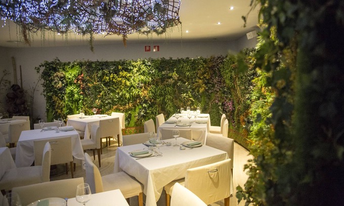 Albacete Hotel | Elegant Gran Hotel Albacete: Spa & Restaurant Awaits