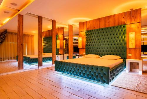Nossa Senhora da Saude Hotel | Accessible Comfort at Gran Motel Dubai - Rated 9/10!