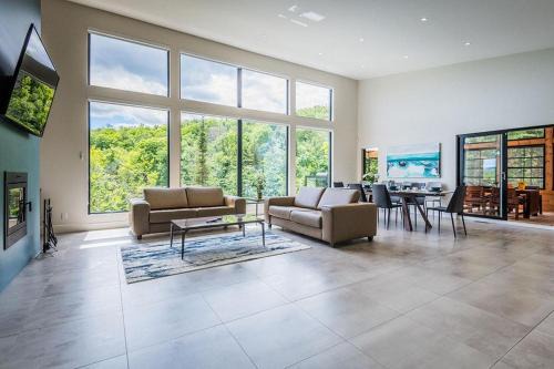 La Conception Ski Chalet | Gran Paradiso: Family-Friendly Retreat Near Tremblant