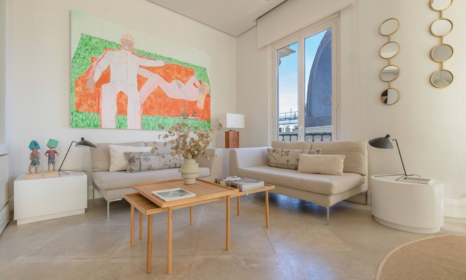 Justicia Apartment | Gran Via Luxe - Breathtaking Views & Premier Amenities