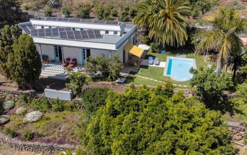 Los Llanos de Aridane Villa | Gran Villa Palmera: Oceanfront Bliss with Pool & Spa