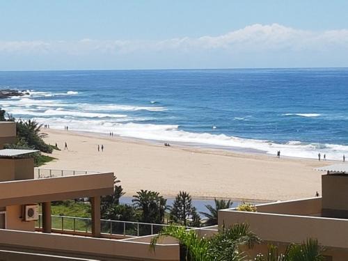 Margate Beach Apartment | Pet-Friendly Granada 105 with Oceanfront Views & Hot Tub