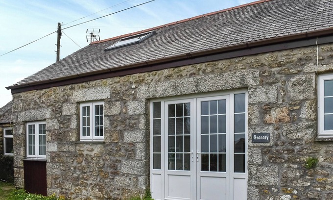 Mabe Burnthouse Cottage | Comfortable 2-Bedroom Retreat in Penryn Near Falmouth