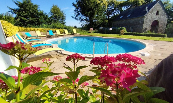 Langoelan House | Cozy Granary Cottage with Ocean Views and Private Pool